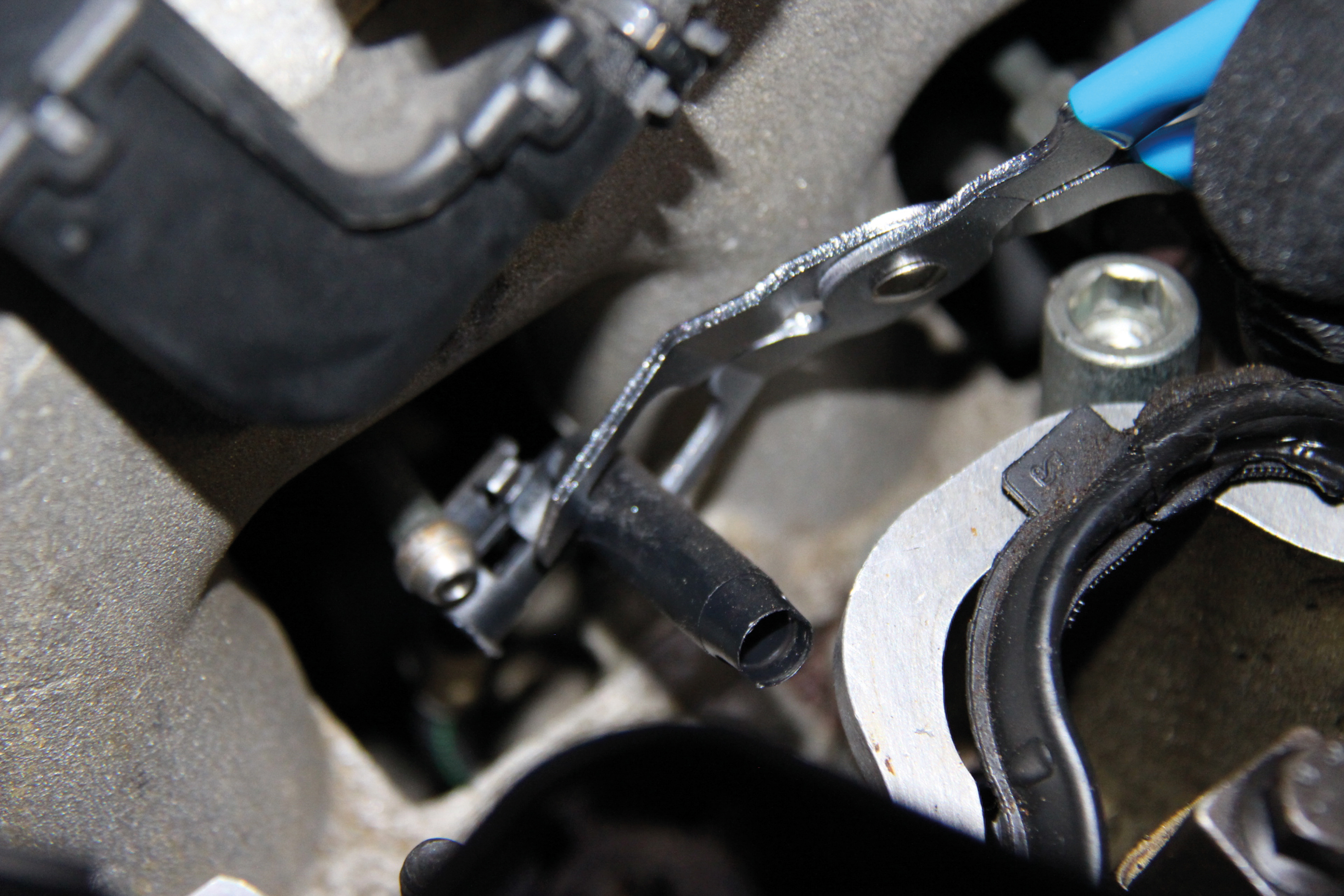 BGS Glühkerzenstecker-Zange | abgewinkelt | für Opel 1.7 Diesel