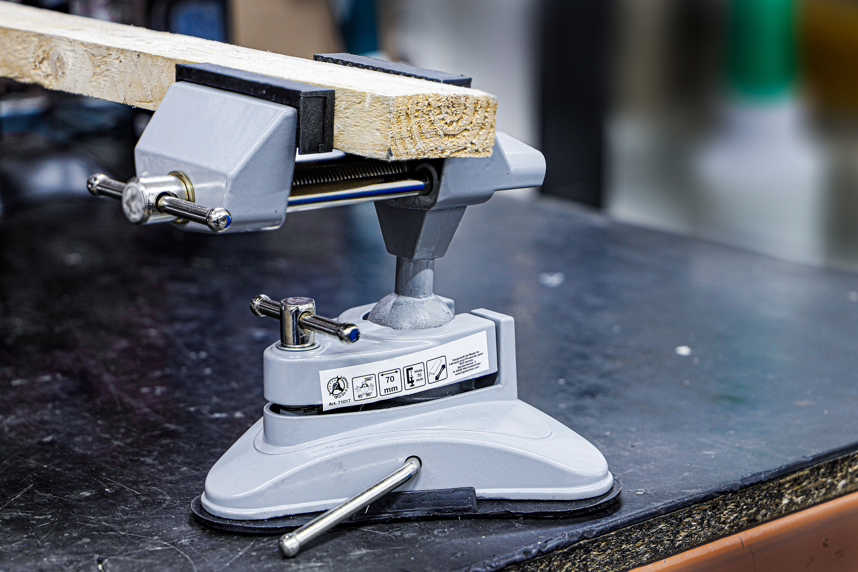 BGS Tisch-Schraubstock | schwenkbar | Backen 70 mm | mit Vakuum-Saugfuß