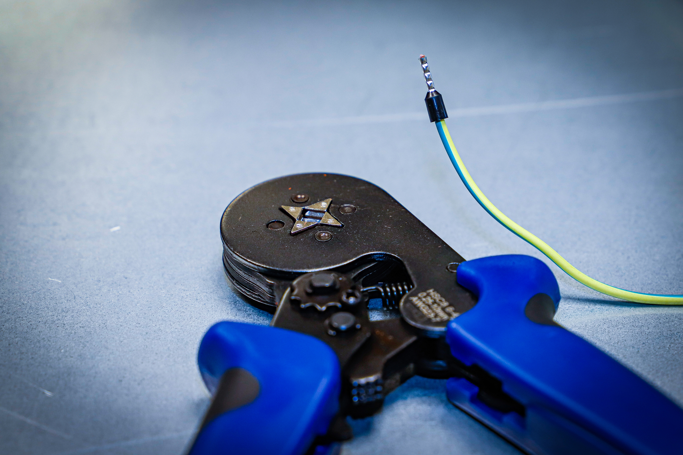 BGS Crimpzange für Aderendhülsen 0,25 - 10 mm² | mit Aderendhülsen-Sortiment 0,5 - 10 mm²